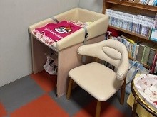 図書館おむつ交換台など