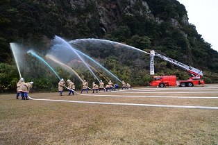 令和4年消防出初式放水訓練の様子.JPG