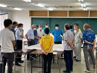 指宿市農業振興地域整備促進協議会及び協議会委員委嘱状交付1.jpg