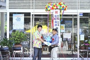 R5.6.19 道の駅山川港活お海道 来館者500万人達成記念式典.JPG