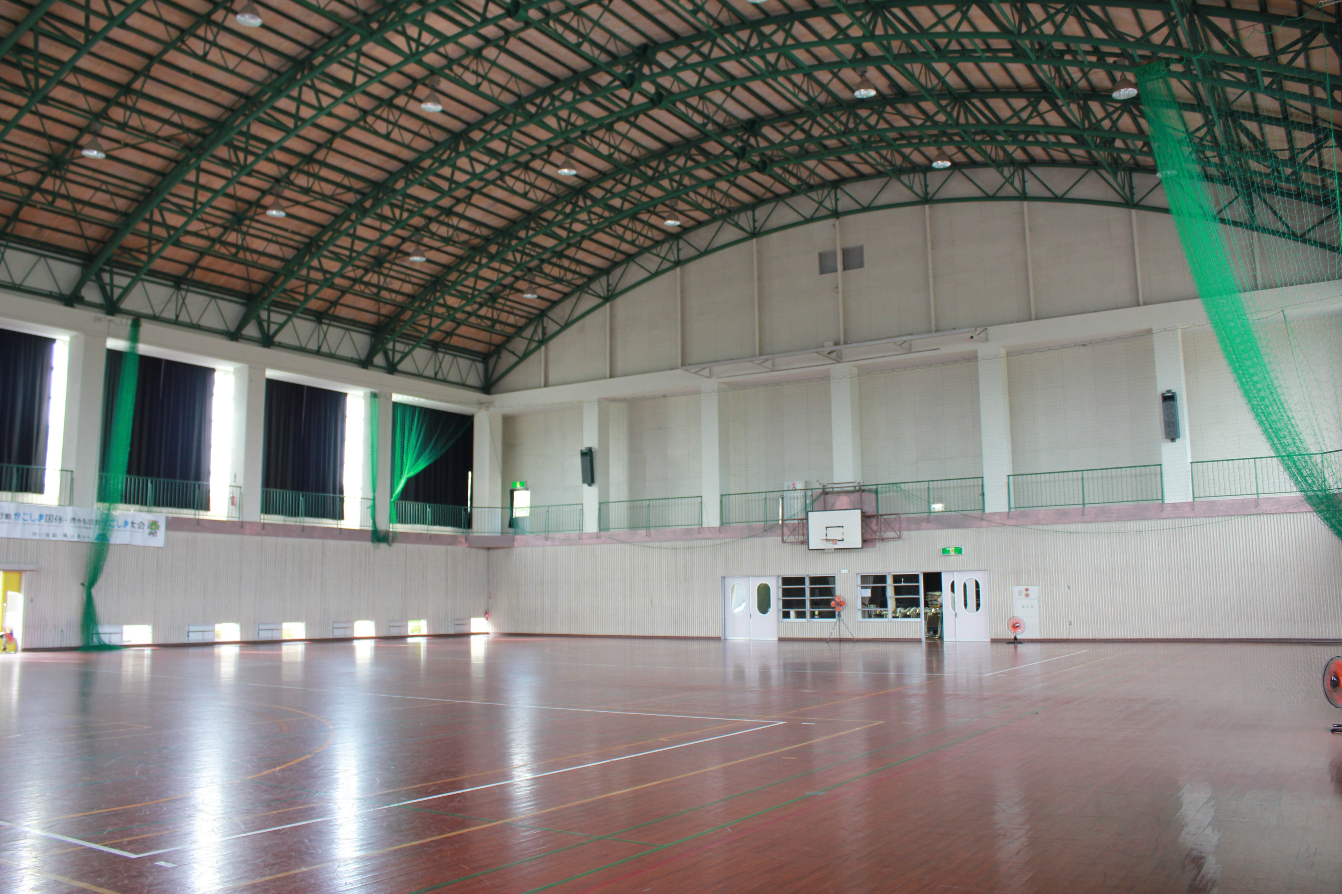 山川勤労者体育センターフロア.JPG