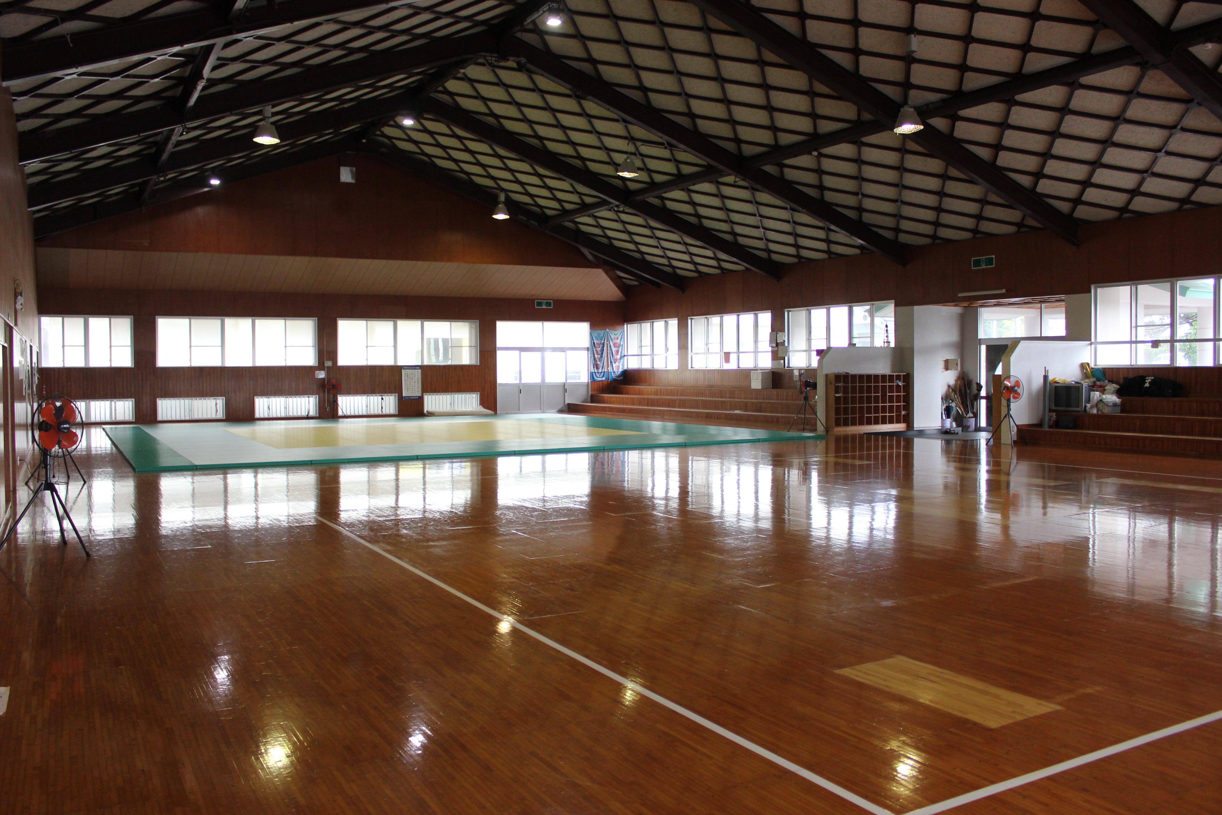 山川武道館フロア.JPG