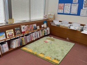 図書館絵本コーナー(山川